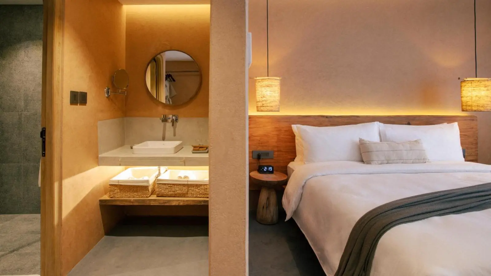 Bathroom area in the guest room at Bagaincha Resort & Spa
