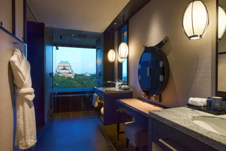 Espacio Nagoya Castle bathroom with castle view