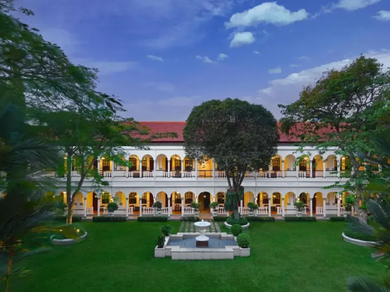 Hotel Majapahit Surabaya MGallery – Surabaya, Indonesia hotel – an exterior view of a building with a garden at Hotel Majapahit Surabaya MGallery in Surabaya
