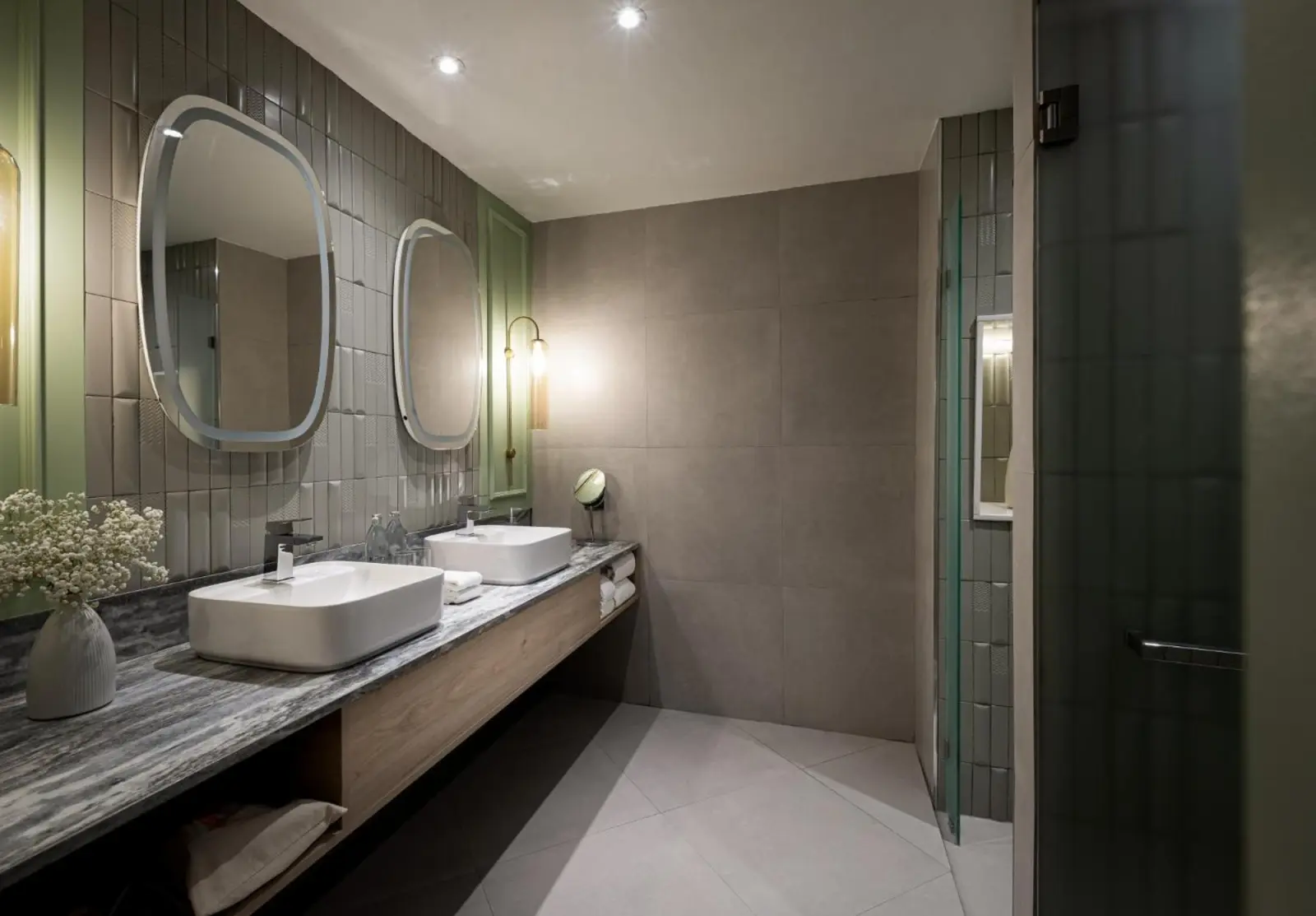 Luxurious bathroom in La Solaya Khao Lak suite