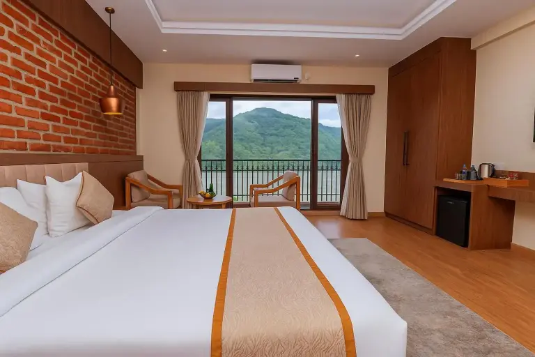 Temple Himalaya Hotel & Spa cozy room with balcony