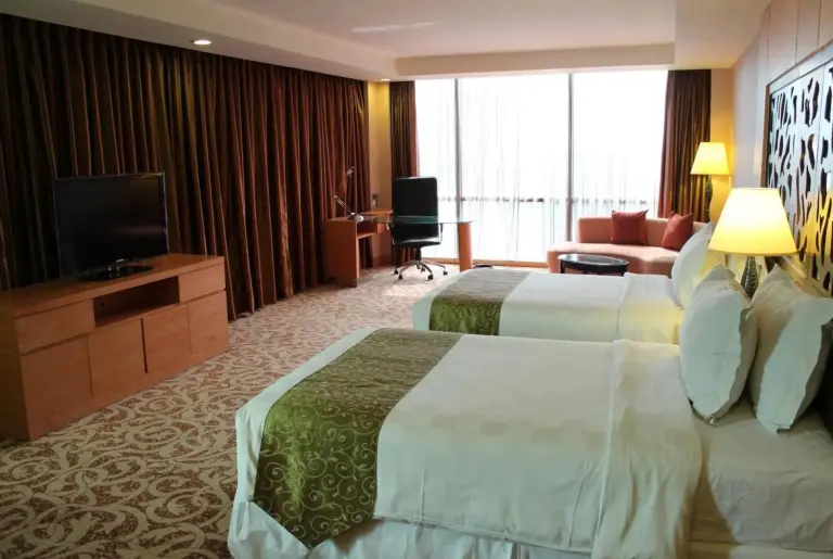 Wyndham Surabaya Familienzimmer Einrichtung