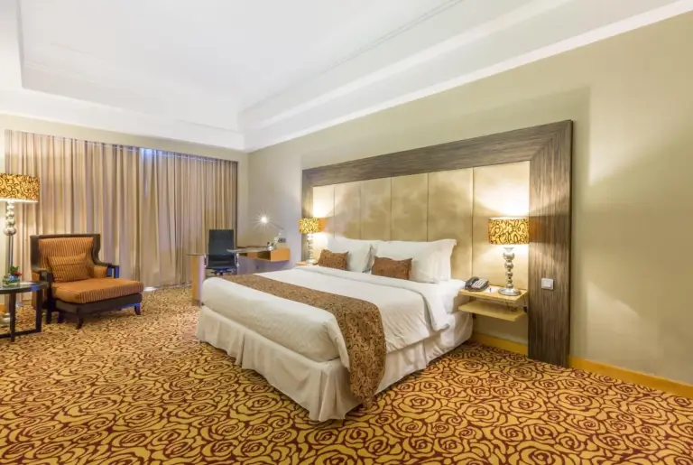 Wyndham Surabaya Standardzimmer-Einrichtung